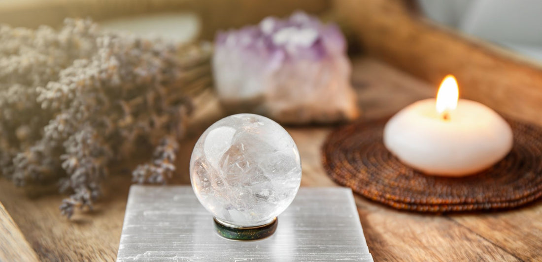 Cristale de Lună Nouă și cum să le încarci pentru manifestare