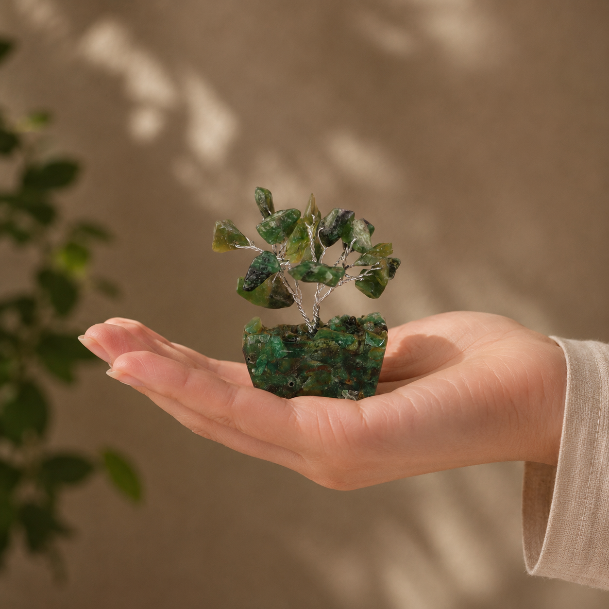 Mini Arbore cu Pietre Prețioase pe Suport de Orgonit – Aventurin Verde